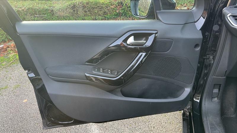 Peugeot 2008 1.2 PureTech 110 Signature