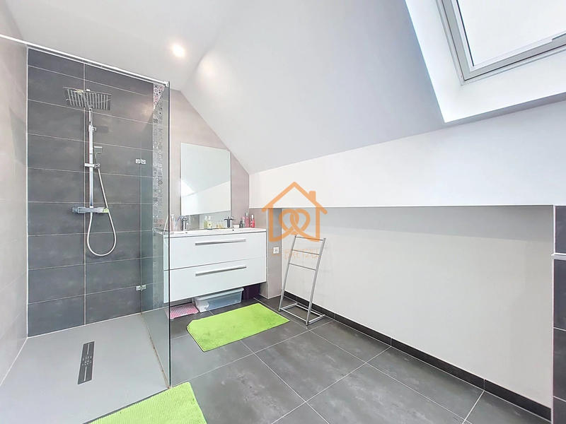 Maison - 251 m² - 10 pièces