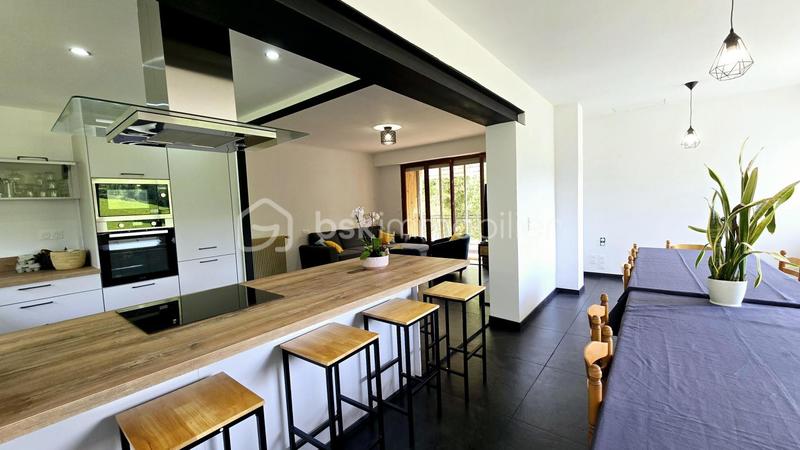 Maison - 180 m² - 8 pièces