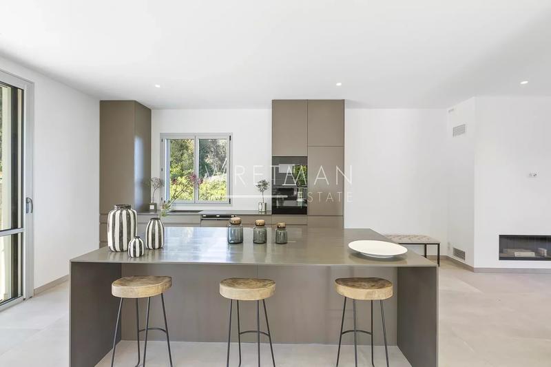 Maison - 243 m² - 6 pièces