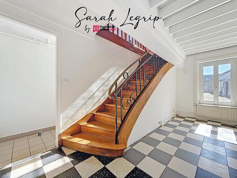 Maison - 256 m² - 9 pièces