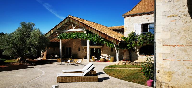 Propriété - 1 000 m² - 10 pièces