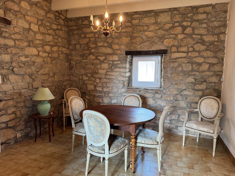 Maison - 145 m² - 9 pièces