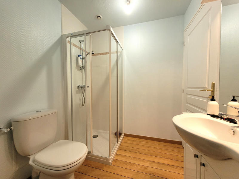 Maison - 235 m² - 8 pièces