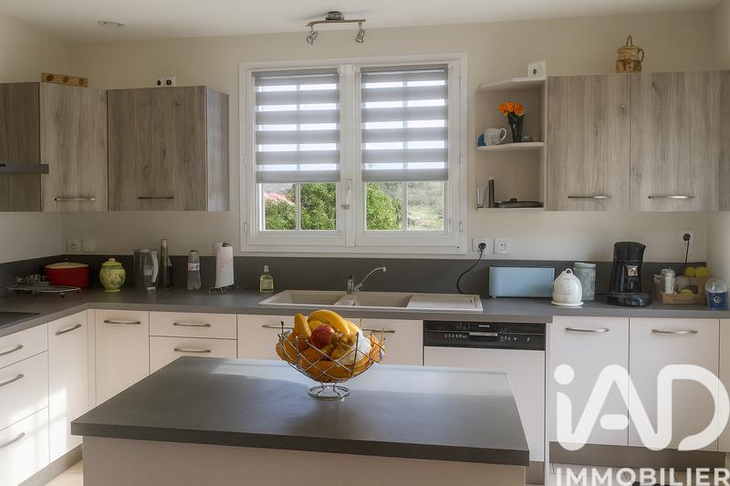 Maison - 201 m² - 7 pièces