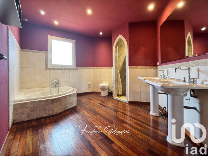 Maison - 200 m² - 9 pièces