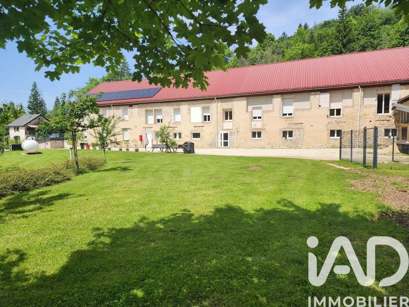 Maison - 891 m² - 15 pièces