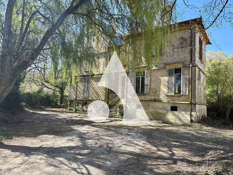 Demeure - 264 m² - 12 pièces