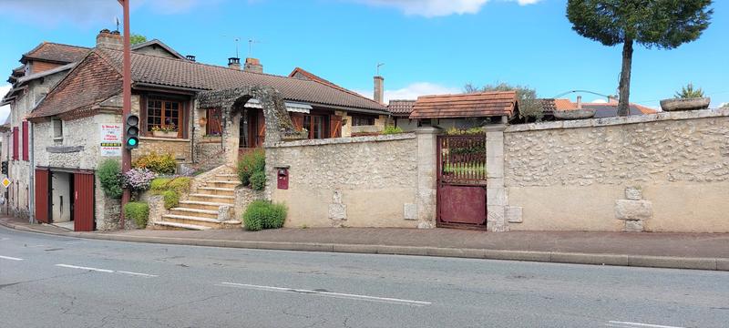 Maison - 255 m² - 7 pièces