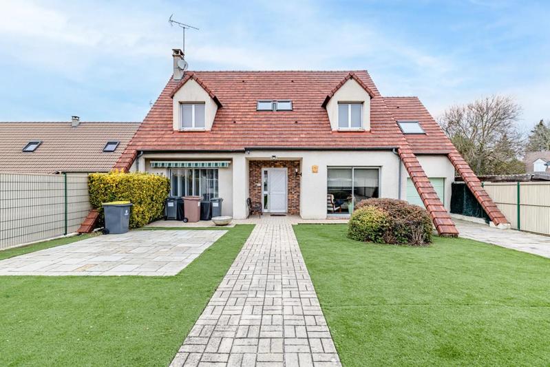 Maison - 180 m² - 8 pièces