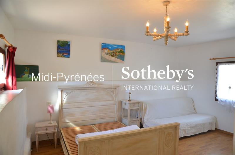 Maison - 387 m² - 11 pièces