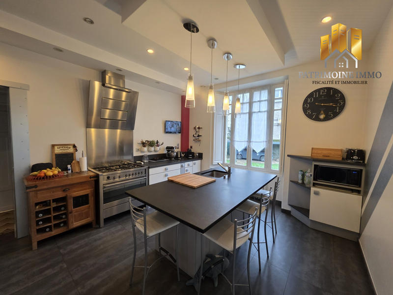 Manoir - 257 m² - 8 pièces