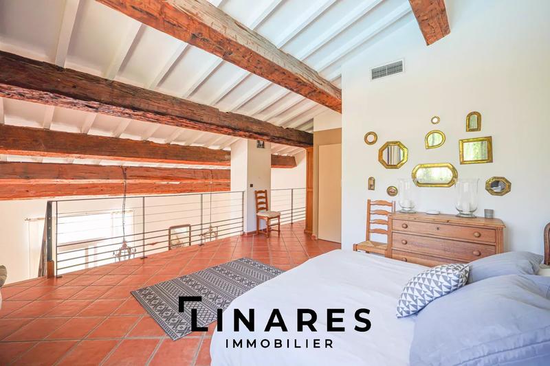 Maison - 340 m² - 8 pièces