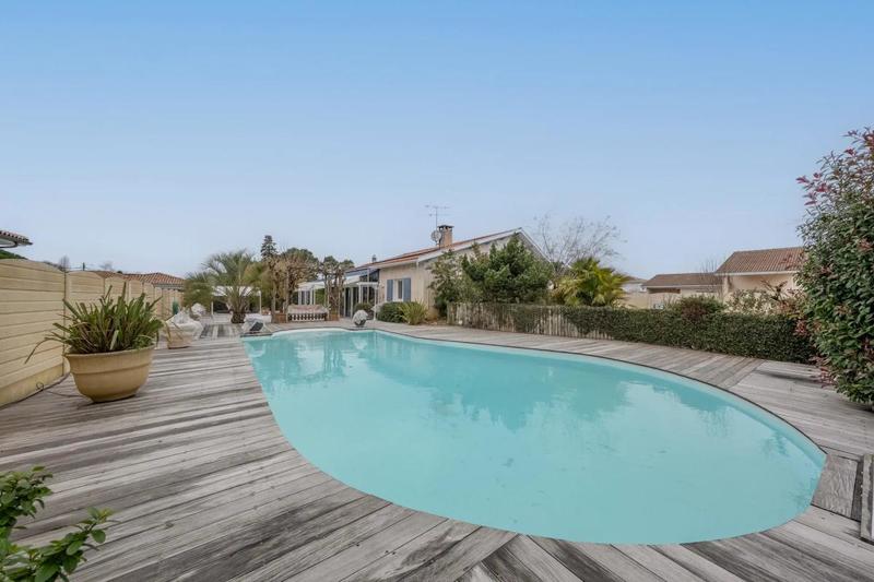 Maison - 230 m² - 5 pièces