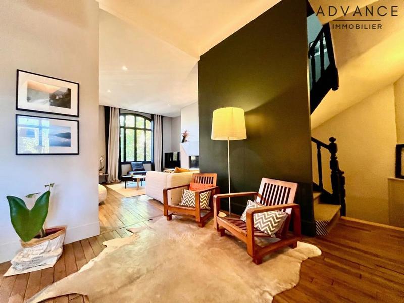 Maison - 315 m² - 12 pièces