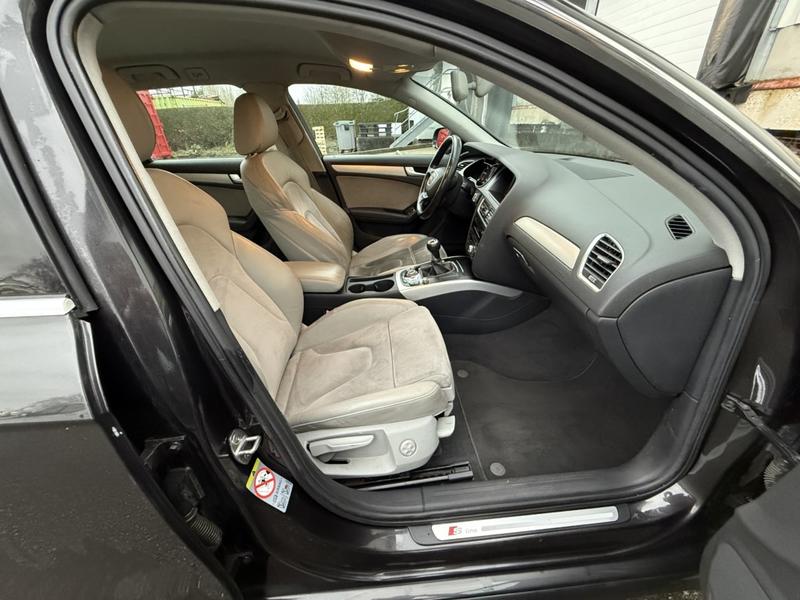 Audi A4 Avant 2.0 Tdi 143ch s line Bvm6