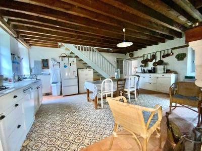 Maison - 220 m² - 9 pièces