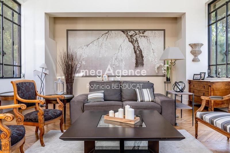 Maison - 300 m² - 12 pièces