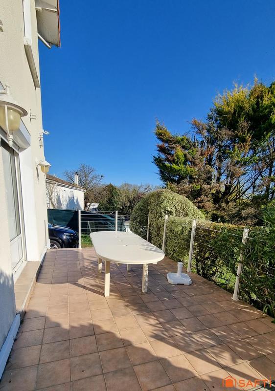 Maison - 261 m² - 10 pièces