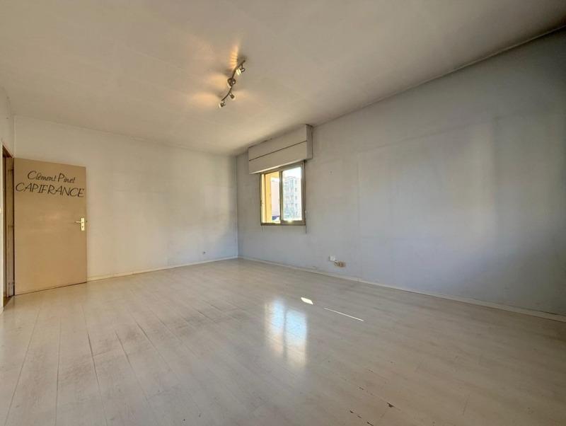 Local commercial - 75 m² - 4 pièces