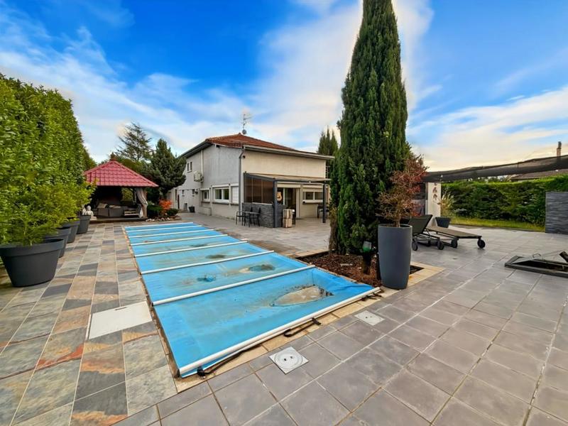 Maison - 230 m² - 6 pièces