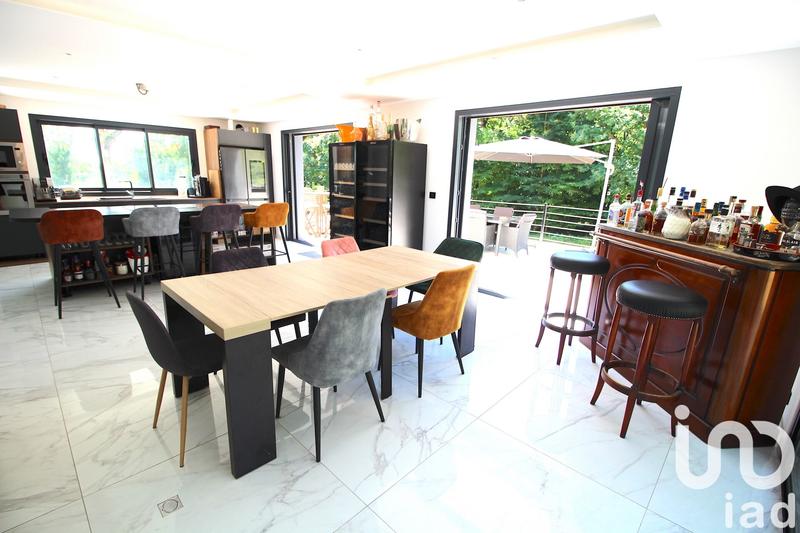 Maison - 185 m² - 7 pièces