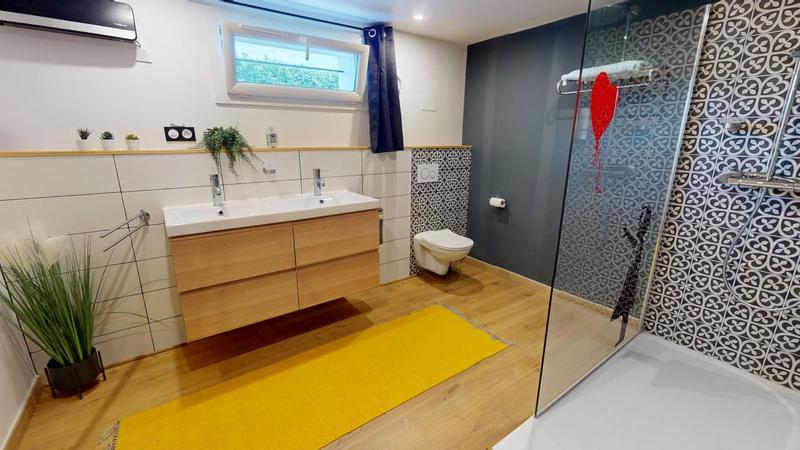 Maison - 202 m² - 7 pièces