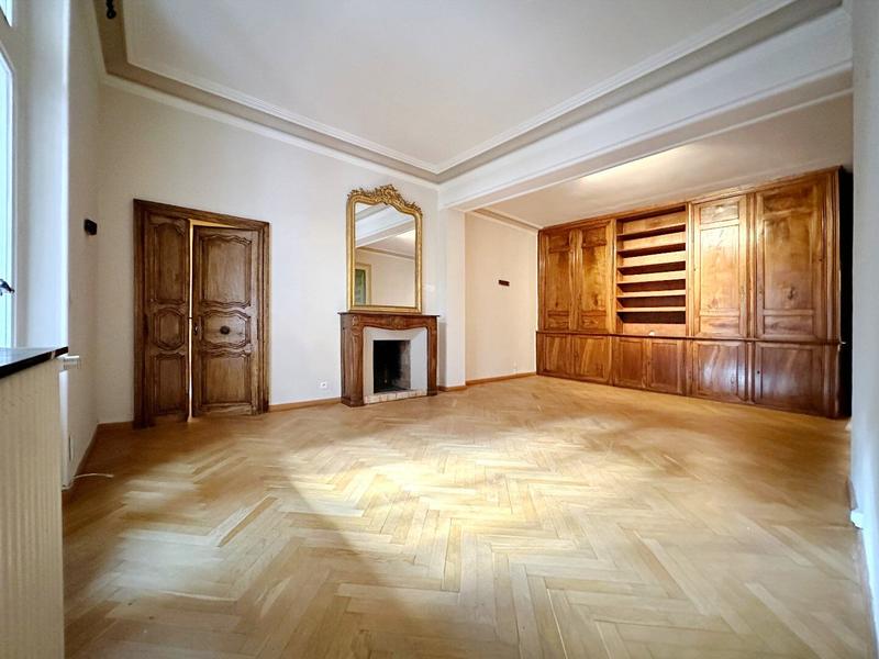 Maison - 215 m² - 9 pièces