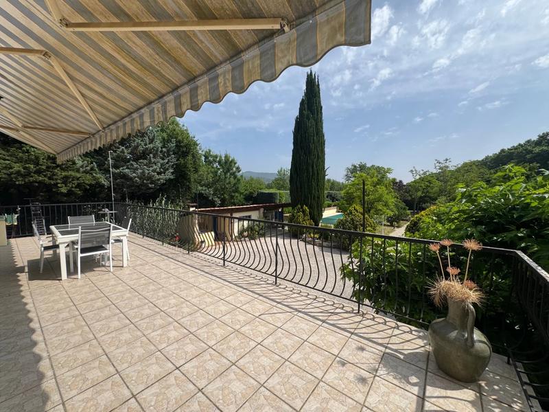 Maison - 237 m² - 9 pièces