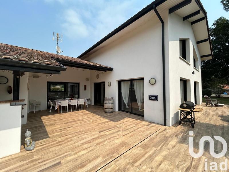 Maison - 197 m² - 8 pièces