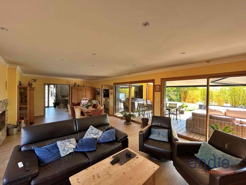 Maison - 251 m² - 8 pièces