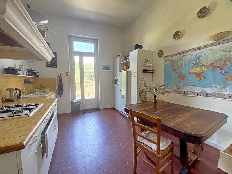 Maison - 250 m² - 8 pièces