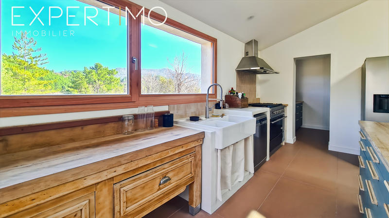 Maison - 182 m² - 7 pièces