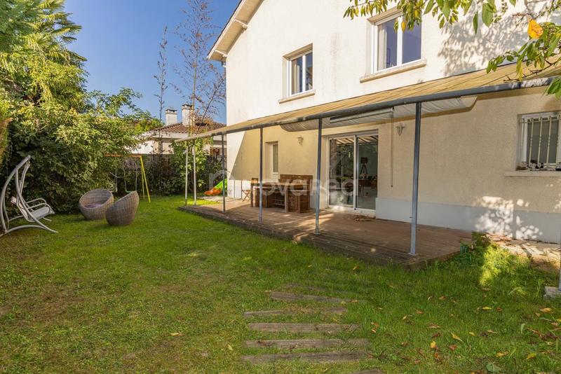 Maison - 261 m² - 8 pièces