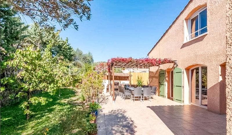 Villa - 225 m² - 10 pièces