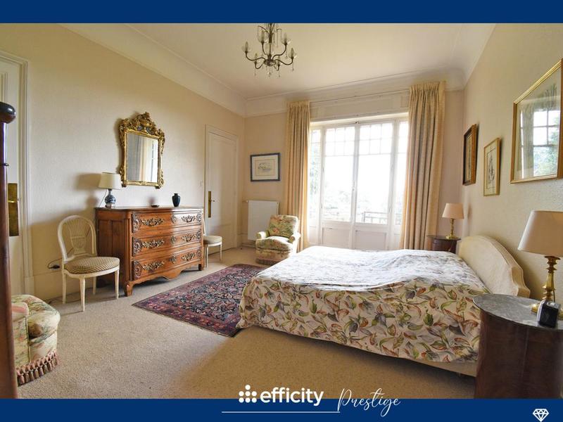 Maison - 450 m² - 16 pièces