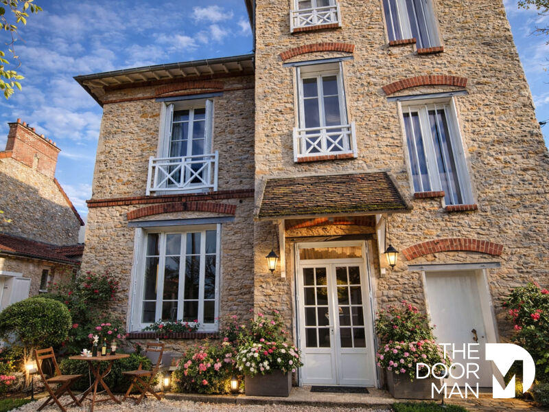 Demeure - 250 m² - 10 pièces