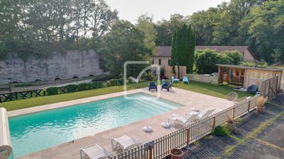 Propriété - 800 m² - 30 pièces