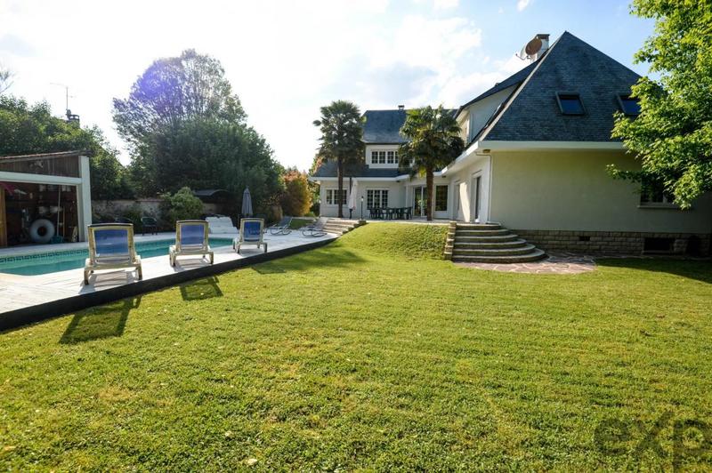 Propriété - 318 m² - 10 pièces