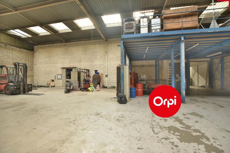 Entrepôt - 590 m²