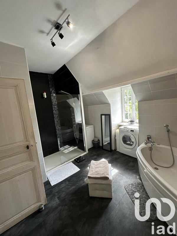 Maison - 180 m² - 8 pièces