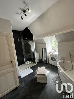 Maison - 180 m² - 8 pièces