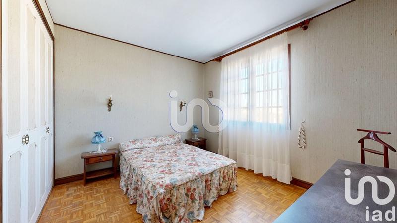 Maison - 221 m² - 7 pièces