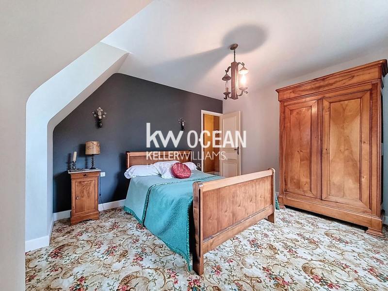 Maison - 213 m² - 8 pièces