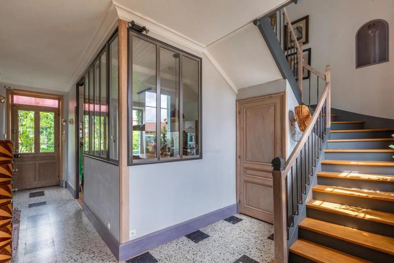 Maison - 320 m² - 8 pièces