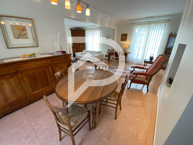 Maison - 282 m² - 7 pièces