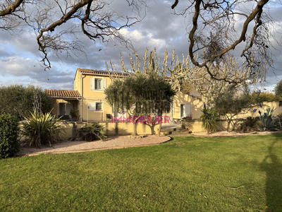 Maison traditionnelle - 260 m² - 7 pièces