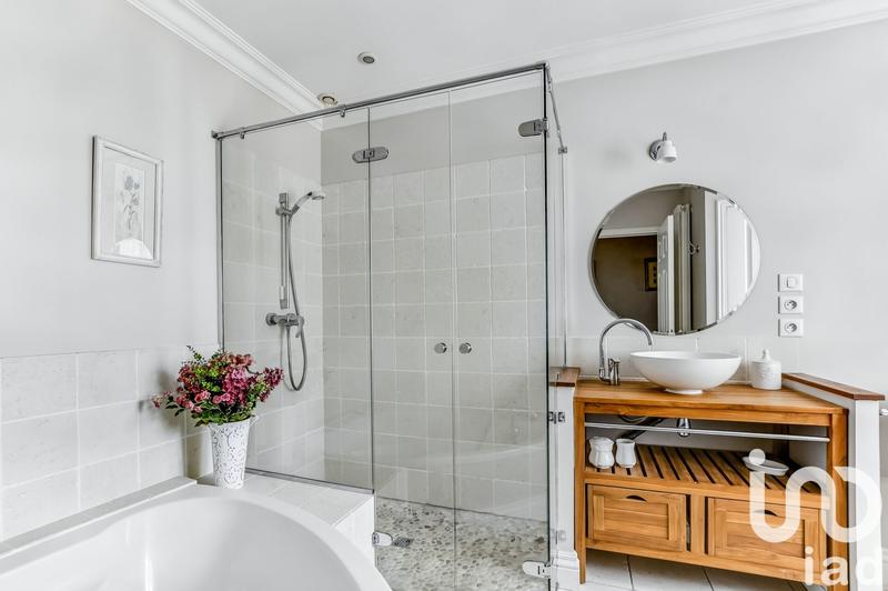 Maison - 435 m² - 11 pièces