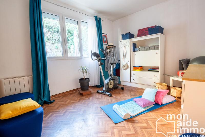 Maison traditionnelle - 210 m² - 7 pièces