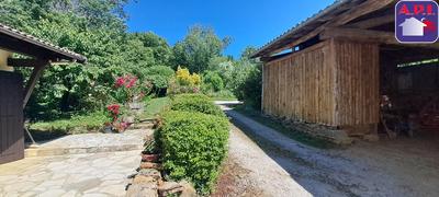 Propriété - 282 m² - 12 pièces